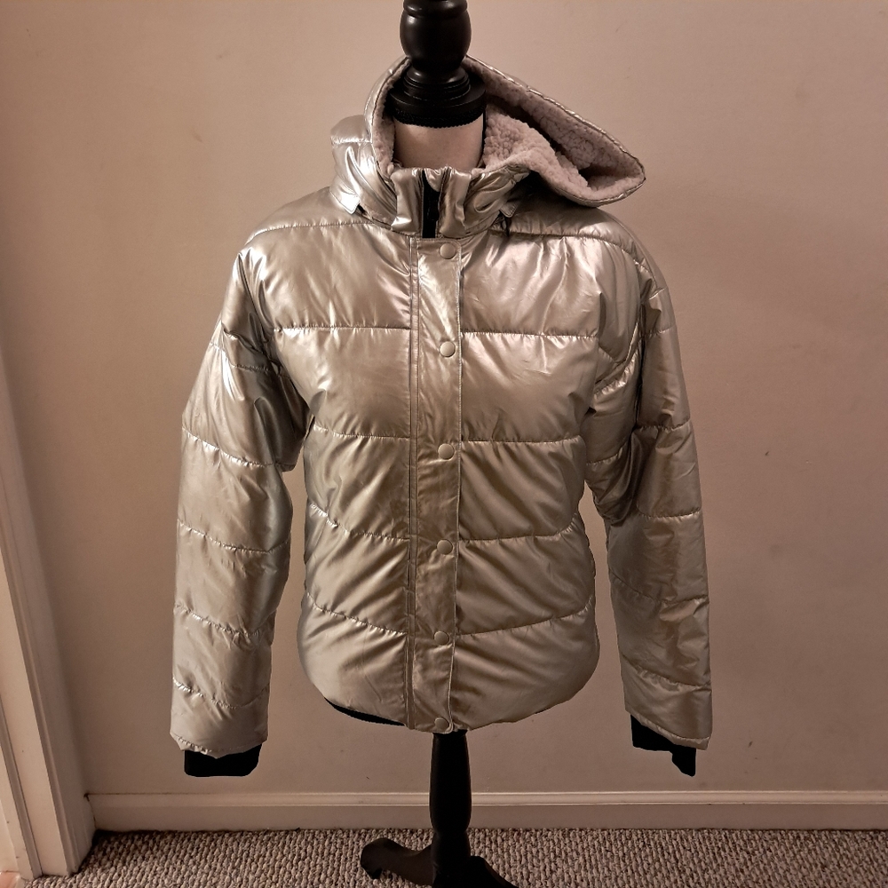 Offline By Aerie Coat Women's Medium M Silver Metallic Sherpa Lined Winter Cozy